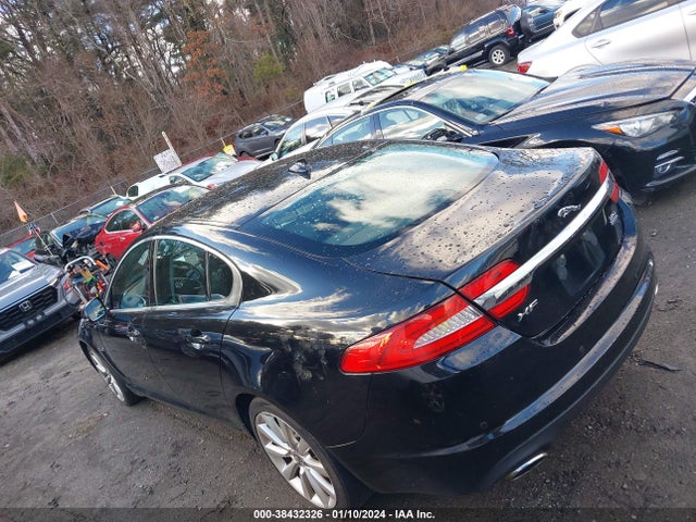 2013 JAGUAR XF SAJWJ0EF9D8S82863 Photo 2