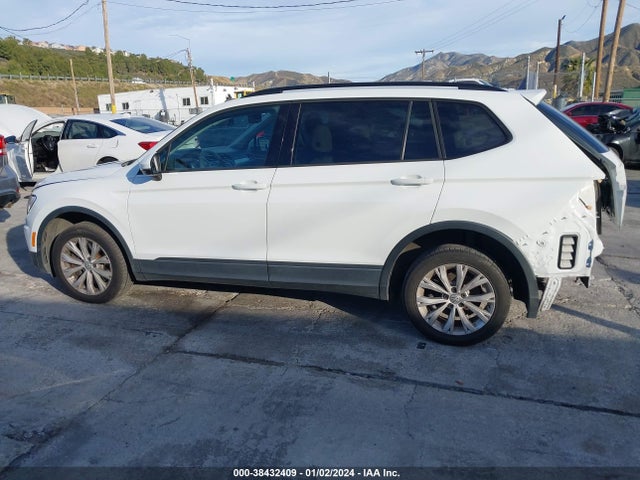 2018 VOLKSWAGEN TIGUAN 2.0T S VIN: 3VV1B7AX1JM033981