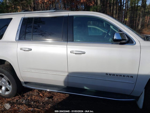 Chevrolet Suburban Premier 2017 1GNSKJKC6HR245285 Image 13