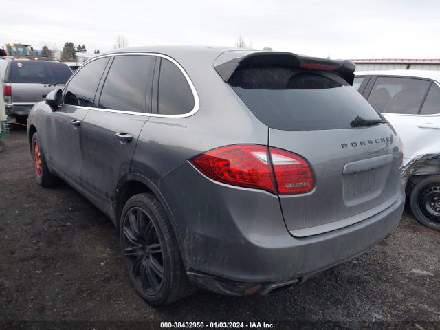 2012 PORSCHE CAYENNE WP1AA2A25CLA03426 Photo 2