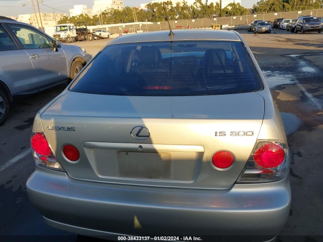 2002 LEXUS IS 300 BASE W/5-SPEED AUTO VIN: JTHBD192120055517
