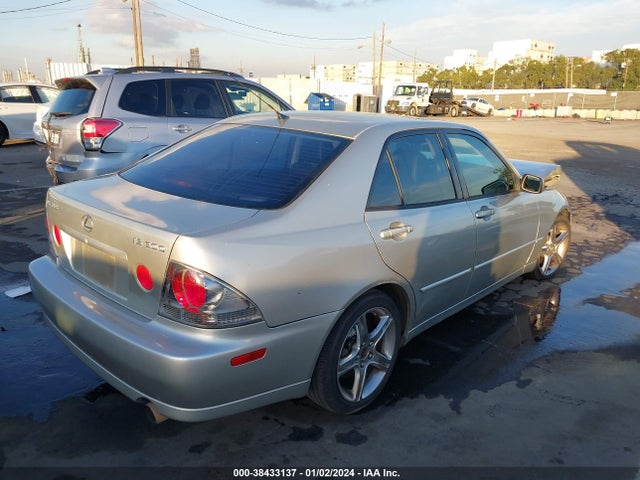 2002 LEXUS IS 300 BASE W/5-SPEED AUTO VIN: JTHBD192120055517