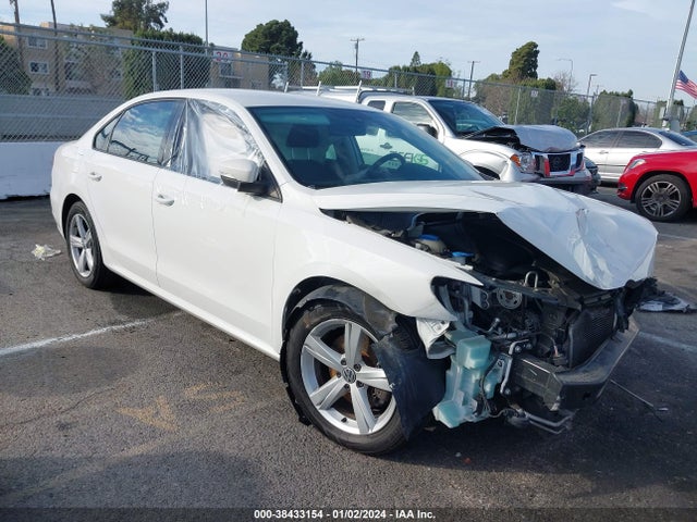 2014 VOLKSWAGEN PASSAT 2.5L S VIN: 1VWAP7A32EC024126