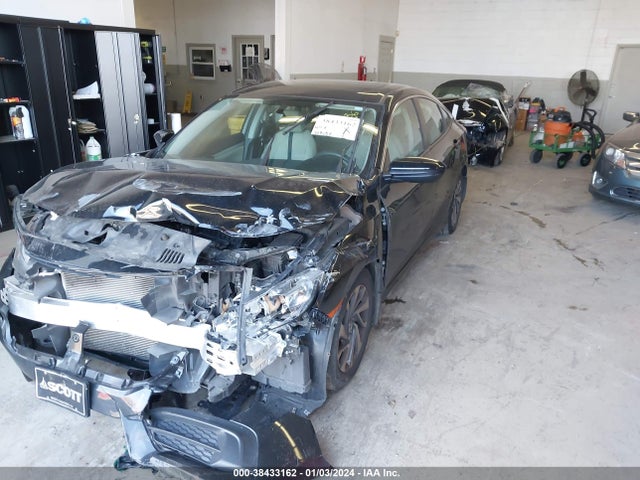 Honda CIVIC EX 2018 2HGFC2F79JH548983 Image 2