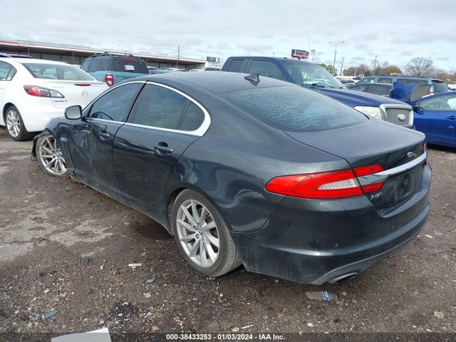 2013 JAGUAR XF SAJWA0ES2DPS74395 Photo 2