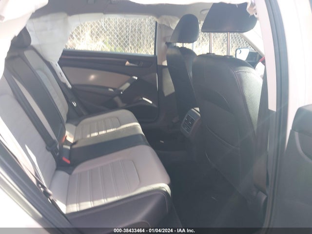 1VWBT7A30FC006547 Volkswagen Passat 1.8t Sport