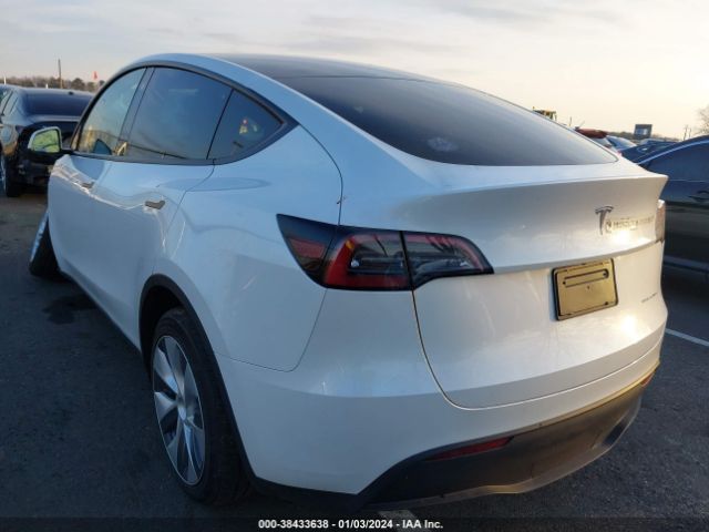2023 TESLA MODEL Y 7SAYGDEE1PA042490 Photo 2