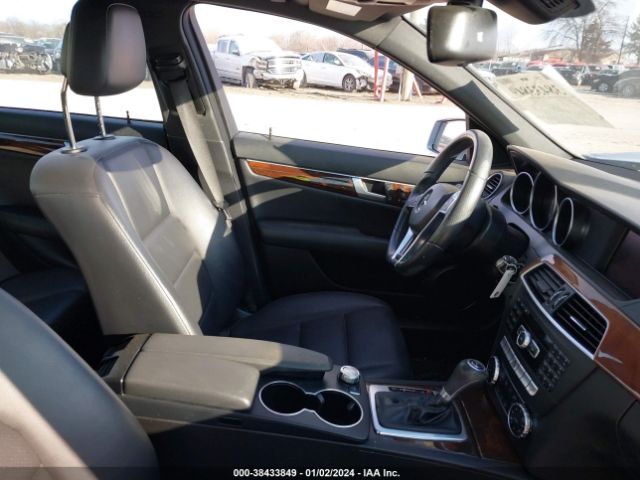 WDDGF8AB4EA933144 Mercedes-Benz C 300 Luxury 4matic/sport 4matic