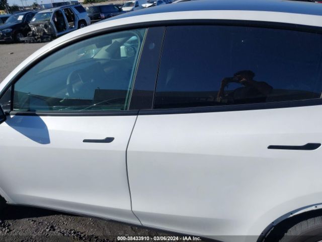 5YJYGDED9MF107492 Tesla Model Y Standard Range Rear-wheel Drive