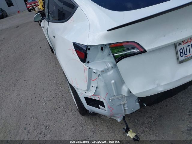 5YJYGDED9MF107492 Tesla Model Y Standard Range Rear-wheel Drive