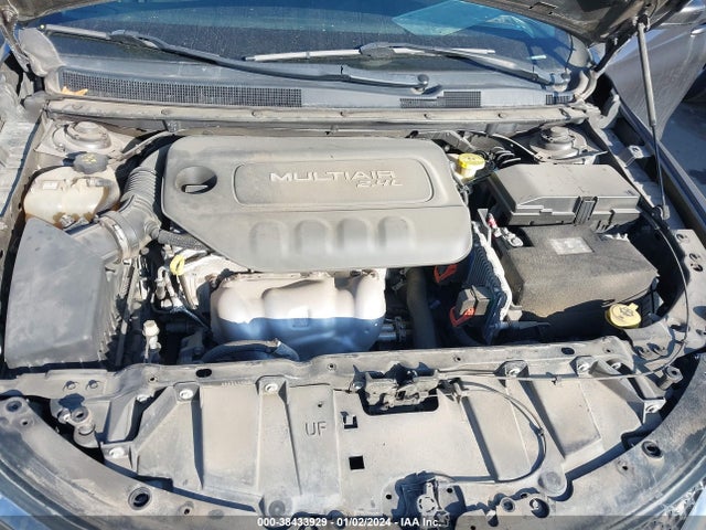 38433929 :رقم المزاد ، 1C3CCCAB4FN606939 vin ، 2015 Chrysler 200 Limited مزاد بيع