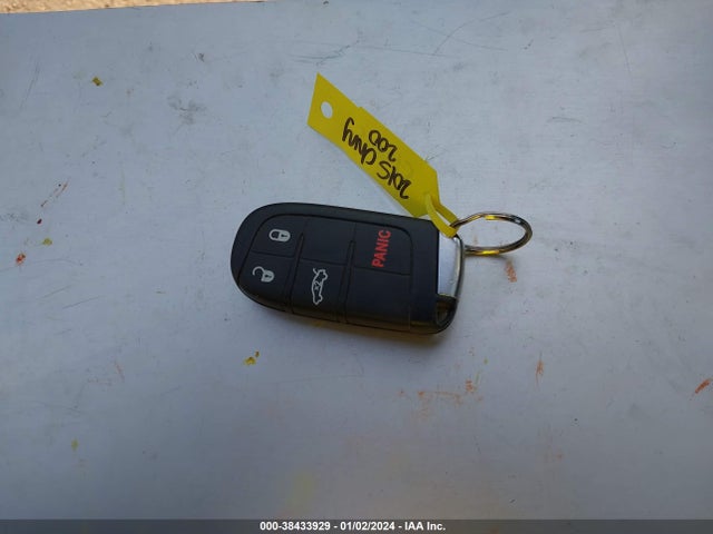 38433929 :رقم المزاد ، 1C3CCCAB4FN606939 vin ، 2015 Chrysler 200 Limited مزاد بيع