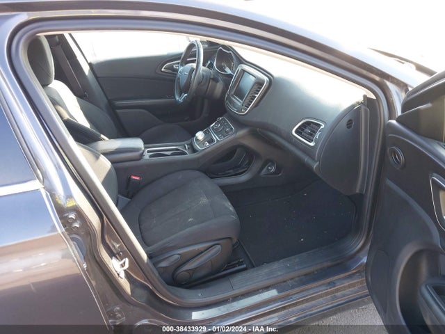 38433929 :رقم المزاد ، 1C3CCCAB4FN606939 vin ، 2015 Chrysler 200 Limited مزاد بيع