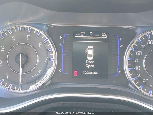 38433929 :رقم المزاد ، 1C3CCCAB4FN606939 vin ، 2015 Chrysler 200 Limited مزاد بيع