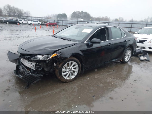 Toyota CAMRY LE 2022 4T1C11AK1NU652945 Image 2