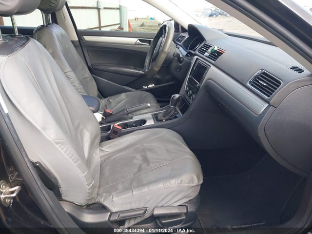 1VWLA7A32KC014282 Volkswagen Passat 2.0t Wolfsburg Edition