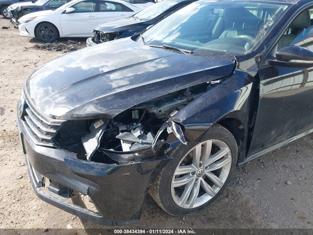 1VWLA7A32KC014282 Volkswagen Passat 2.0t Wolfsburg Edition