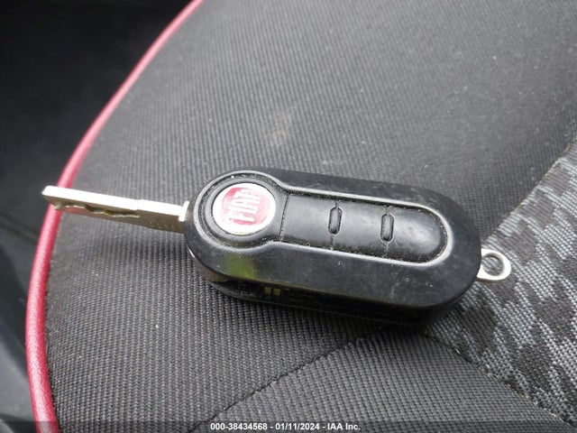 2017 FIAT 500 3C3CFFKR2HT586374 Photo 10