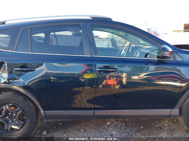 Toyota RAV4 LE 2018 JTMZFREV0JJ751979 Image 14