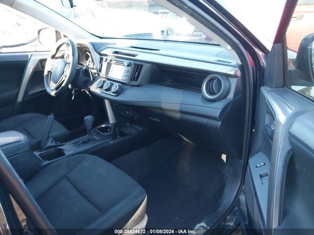 Toyota RAV4 LE 2018 JTMZFREV0JJ751979 Image 5