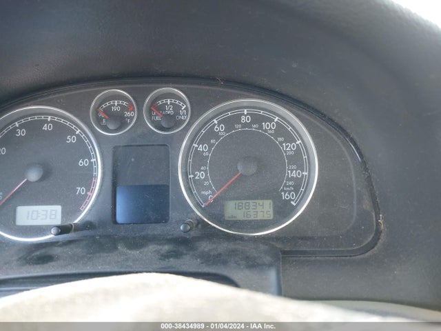 2002 VOLKSWAGEN PASSAT GLX VIN: WVWWH63B72E006533