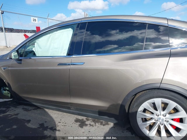 Tesla Model X 60d/p100d/p90d 2016 5YJXCAE40GFS00542 Image 13
