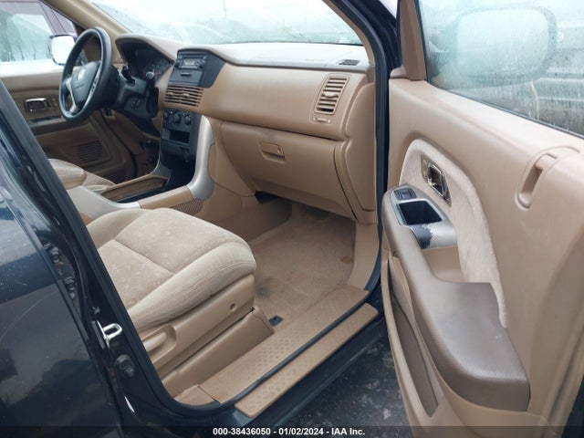2004 HONDA PILOT LX VIN: 2HKYF18184H537406