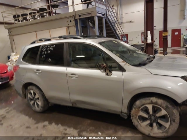Subaru Forester 2.5i Premium 2017 JF2SJAEC5HH801388 Image 13