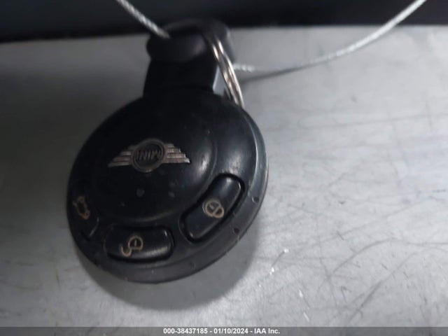 2010 MINI COOPER WMWMF3C53ATU76877 Photo 10