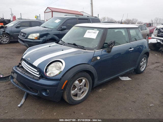 2010 MINI COOPER WMWMF3C53ATU76877 Photo 1