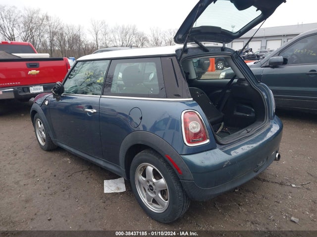 2010 MINI COOPER WMWMF3C53ATU76877 Photo 2