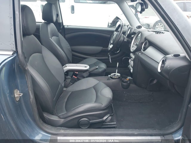 2010 MINI COOPER WMWMF3C53ATU76877 Photo 4