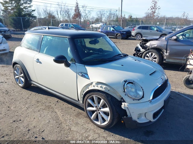 2011 MINI COOPER S WMWSV3C55BTY11911 Photo 0