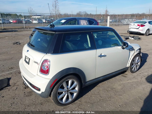 2011 MINI COOPER S WMWSV3C55BTY11911 Photo 3