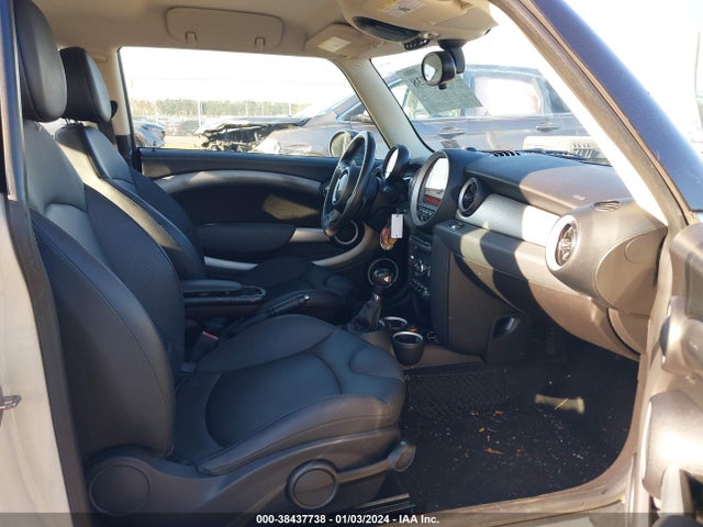 2011 MINI COOPER S WMWSV3C55BTY11911 Photo 4