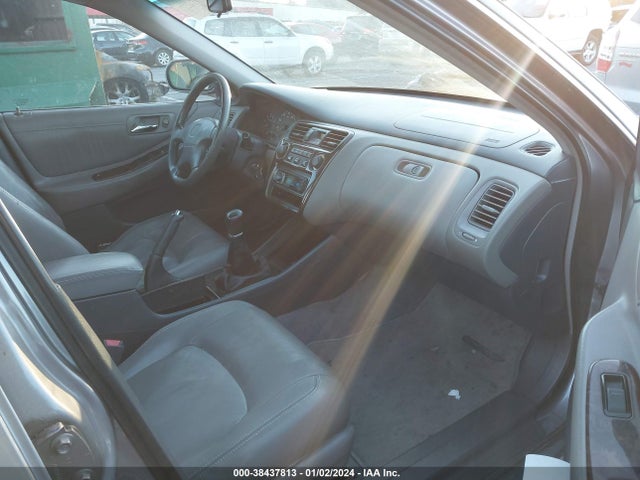 2000 HONDA ACCORD 2.3 EX VIN: 1HGCG556XYA133584