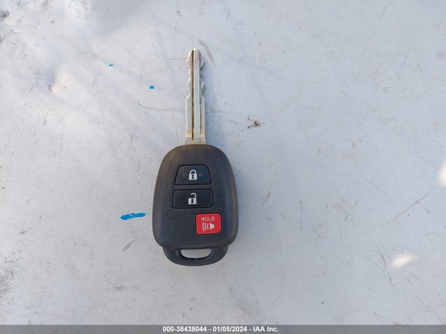 2015 TOYOTA RAV4 XLE VIN: JTMRFREV8FJ021308