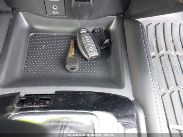 JN8AT2MV8HW016361 Nissan Rogue Sl