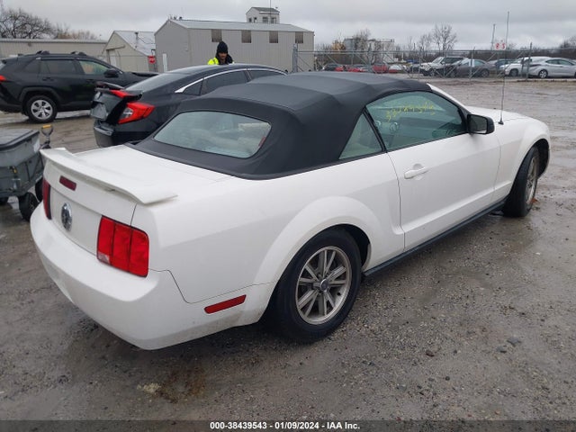 2005 FORD MUSTANG VIN: 1ZVHT84N355234638