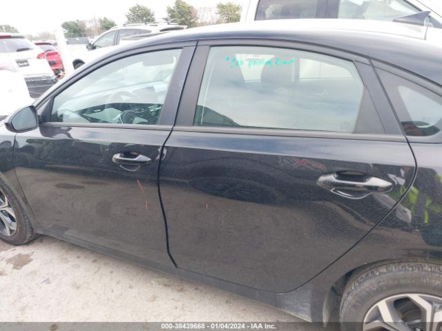 3KPF24AD4ME305723 KIA Forte Lxs