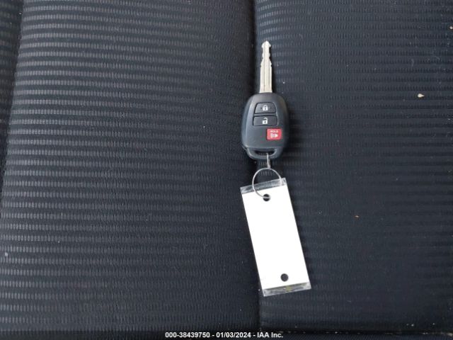 2T3BFREV1HW681986 Toyota RAV4 LE