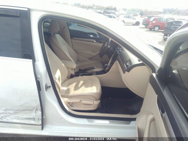 1VWGT7A32HC023682 Volkswagen Passat 1.8t Se