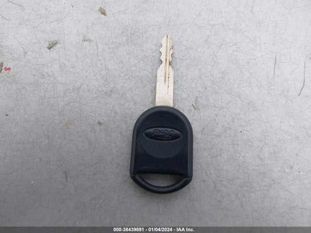 2005 FORD ESCAPE XLS VIN: 1FMYU92ZX5DA19240