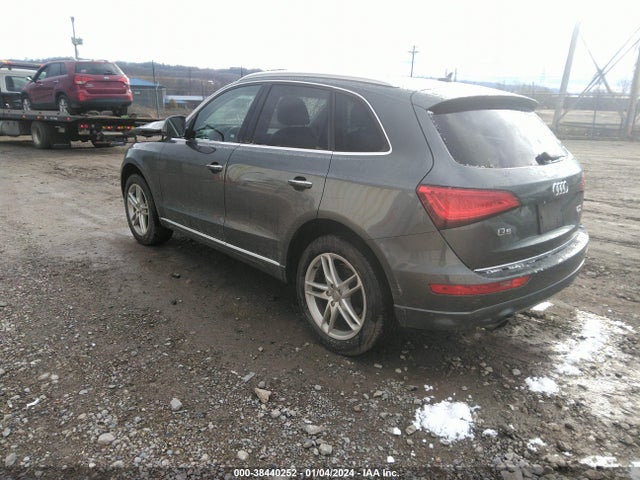 Audi Q5 2.0t Premium 2017 WA1C2AFP2HA098806 Image 3