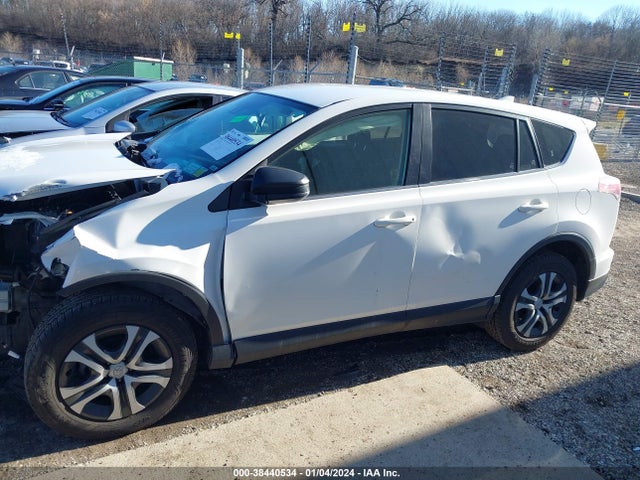 Toyota RAV4 LE 2018 JTMBFREV8JJ244135 Image 14