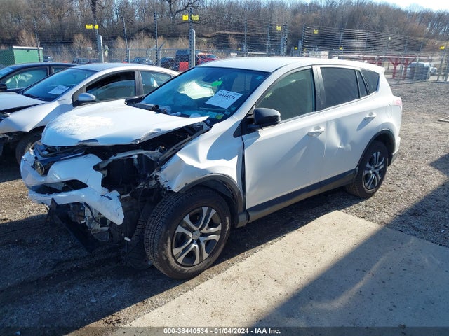 Toyota RAV4 LE 2018 JTMBFREV8JJ244135 Image 2