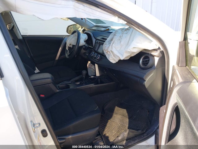 Toyota RAV4 LE 2018 JTMBFREV8JJ244135 Image 5