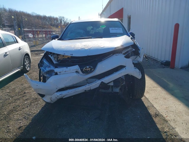 Toyota RAV4 LE 2018 JTMBFREV8JJ244135 Image 6