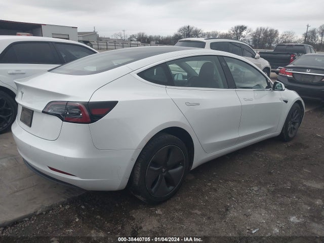 Tesla Model 3 Long Range/mid Range 2018 5YJ3E1EA1JF162373 Image 4