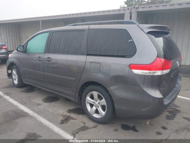 2014 TOYOTA SIENNA LE V6 8 PASSENGER VIN: 5TDKK3DC0ES468940